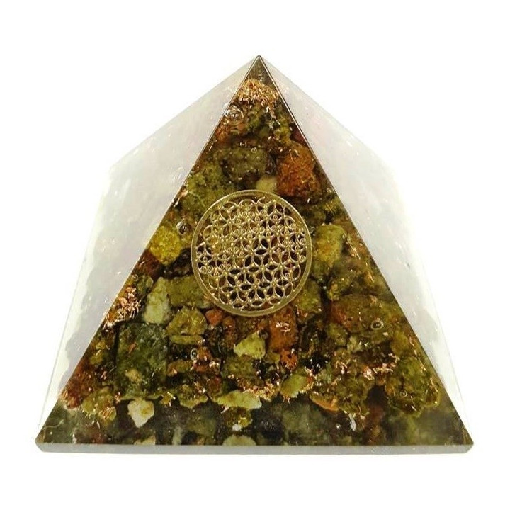piramide orgonite epidoto – 7 x 7
